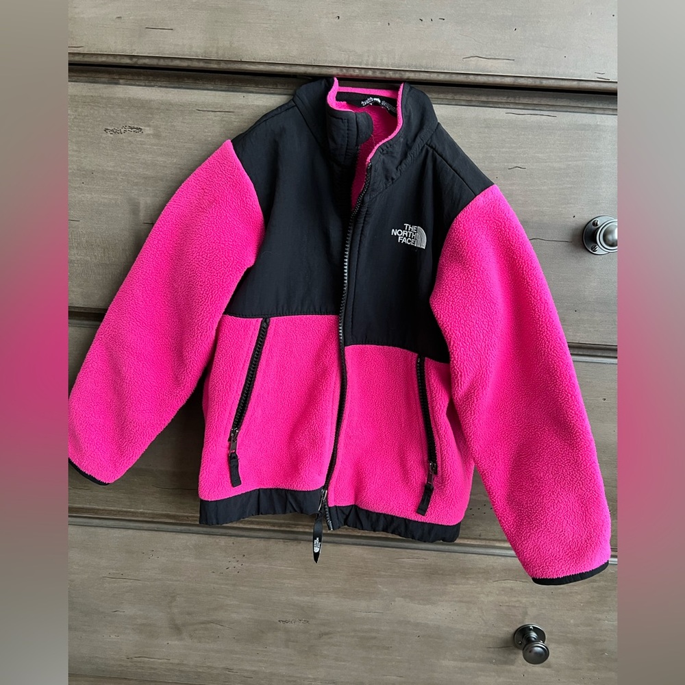 Girls 4T North Face fleece zip up — hot pink + black 🥰
